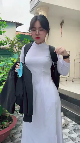 Chào cả nhà.chị 3 mít đi học đây 