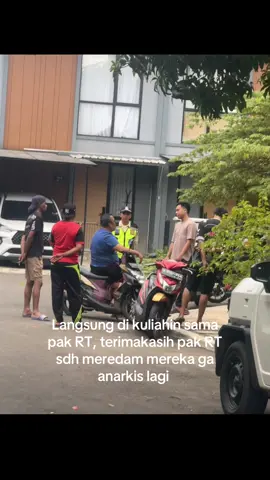 Sejak dulu hidup tentram di Lingungan ini, sejak ada keluarga Gultom mencaplok tanah fasum seolah oleh claster milik nya, katanya anaknya itu yg merusak cctv aku itu sekolah hukum di trisakti, skg lagi di kasih mata kuliah tambahan sama pak RT. Terimakasih pak RT. #tmdlippokarawaci #infolippokarawaci 