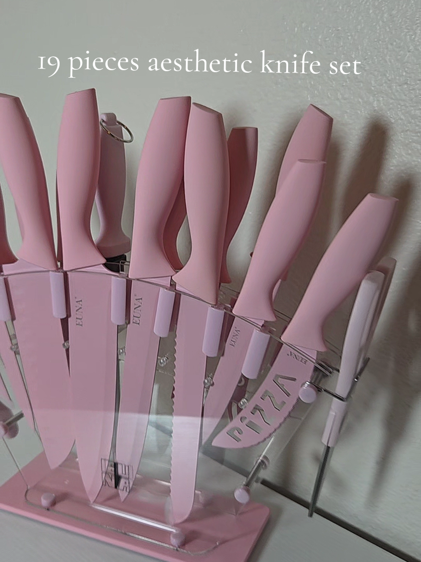 very sharp,  looks so cute on the counter and they come with the knife sharpener   10/10  #knifeset #knife #kitchengadgets #kitchenmusthaves #homefinds 