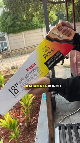 🔪✨ Gergaji Kayu Tjap Mata 18” Original Alat potong andalan tukang & DIY, multifungsi buat kayu, bambu, sampai papan! ✔️ Tajam & tahan lama ✔️ Gagang kokoh, nyaman digenggam ✔️ Ukuran pas, gampang dibawa kemana-mana 👉 Wajib punya buat perlengkapan bengkel & rumah 💯 #gergajikayu #tjapmata #multifungsi #Original #alatperkakas 