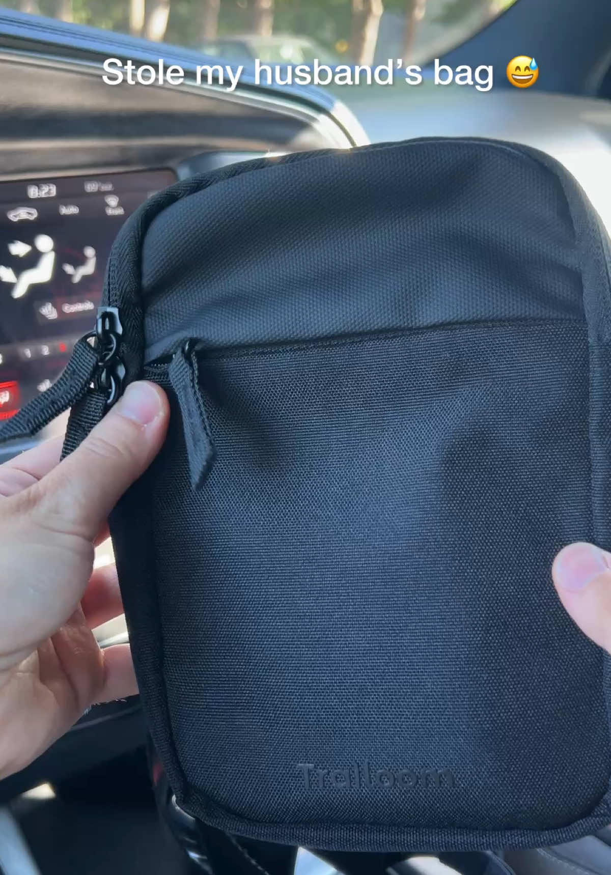 Fits everything I need in such a tiny bag! Perfect for hands-free strolls with my little one 👶 #BagHack #MomLife #CrossbodyBag 