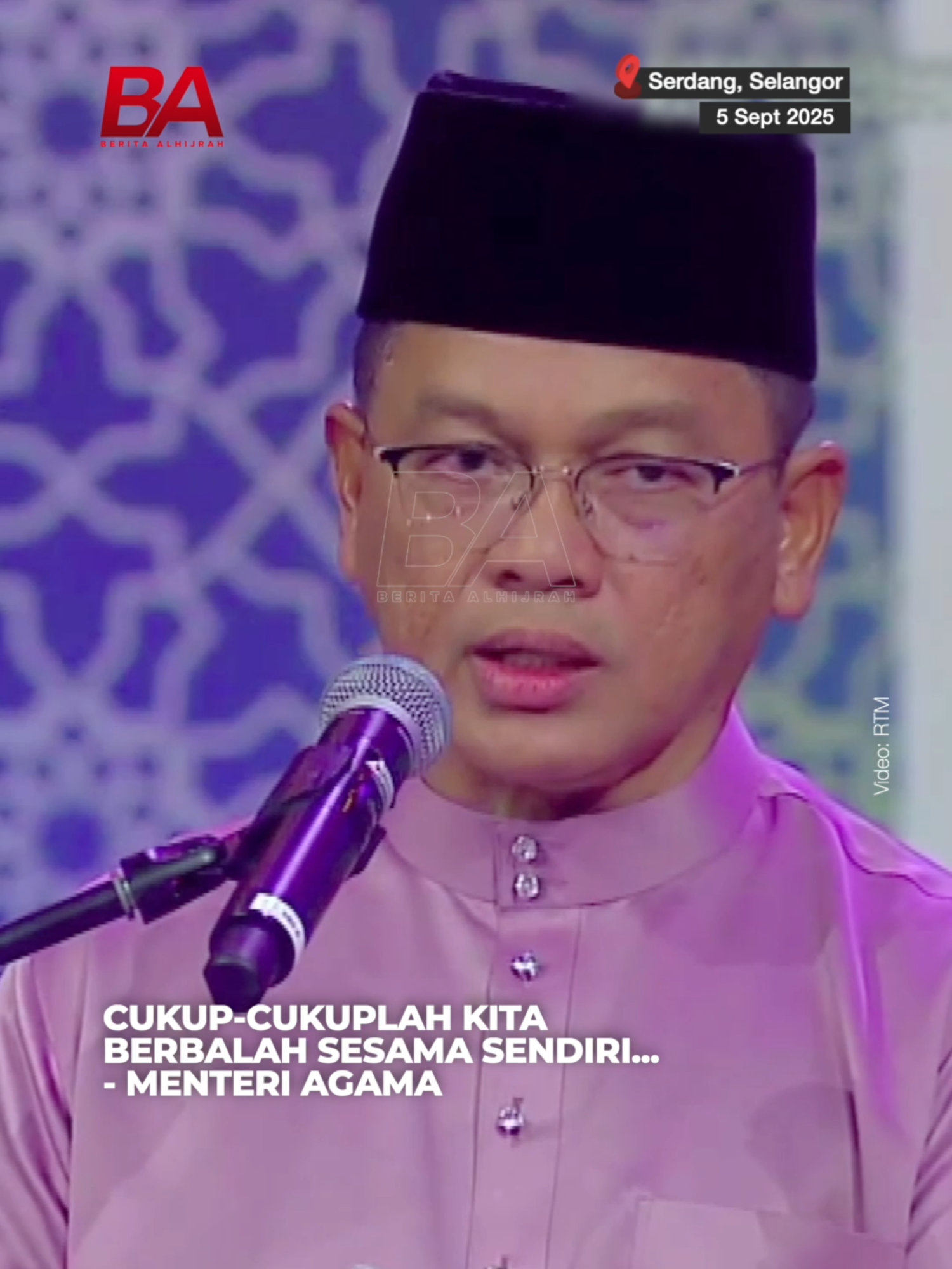 “Cukup-cukuplah kita berbalah sesama sendiri, meniup sentimen kebencian atas nama agama, berperang di media sosial, mengapi-apikan berita fitnah sehingga memecah belahkan keluarga dan masyarakat,” kata Menteri di Jabatan Perdana Menteri (Hal Ehwal Agama) Datuk Dr Mohd Na’im Mokhtar.