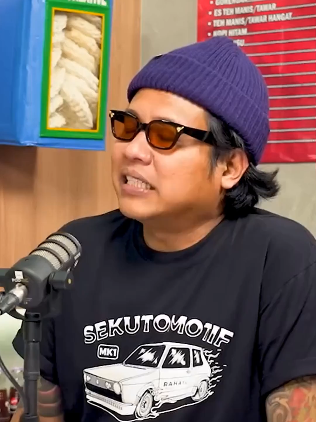 Memancing sampai masuk rumah sakit  Sumber : YT HAS creative EP : PWK – ADUL TERNYATA PERNAH SAMPAI PATAH TULANG GARA-GARA KEJAILAN KOMENG & ALM. OLGA..! #podcast #fyp #horror #pwk #hascreative #pwkpodcast #adul #gofarhilman #mancing #pelampungantibadai#umpan#umpanmancing