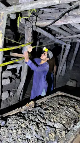 Black diamond mining with 3000 feets deep underground #coalminer #blackdiamond #gold #minerals #support #pleasedontunderreviewmyvedios #blackdiamond #gold #usa_tiktok #usa🇺🇸 