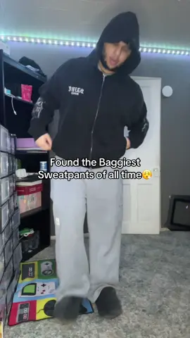 Comfrt Sweatpants are too comfy #comfrt #comfrtclothing #comfrtsweatpants #sweatpants #baggysweatpants 