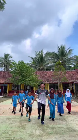 seruu juga pacu jalurr😆 #guru #gurumuda #sekolah #senam #pacujalur 