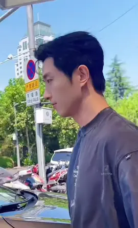 ไปทำงานแล้วครับ😉😉#wangkaimu #王凯沐 