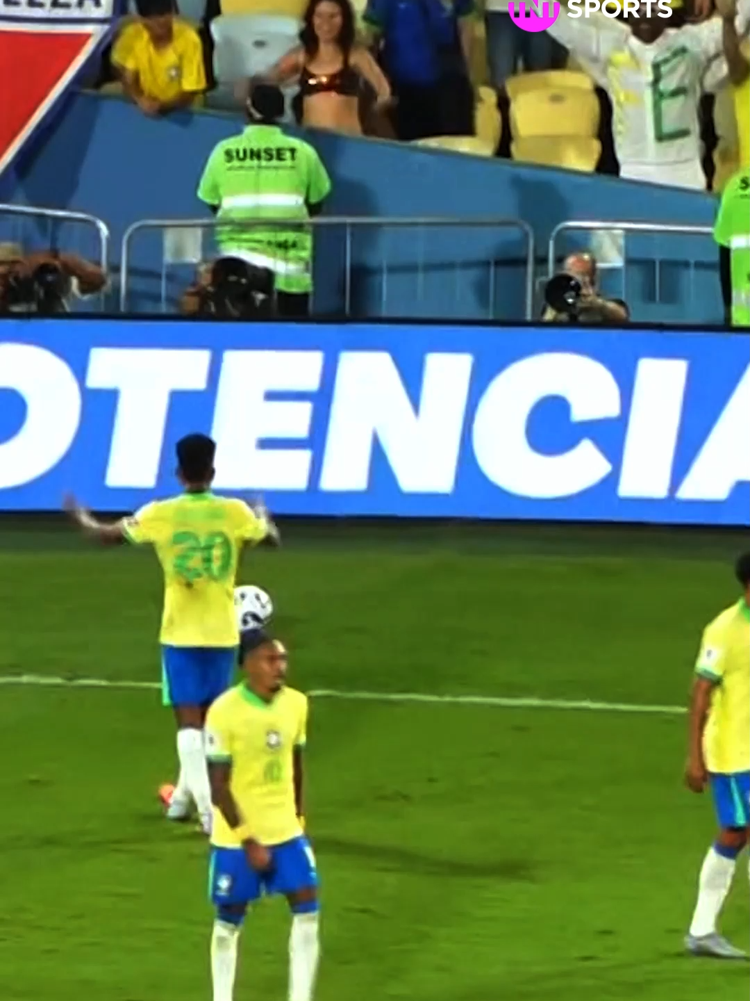 ESTÊVÃO É BOM E NOVO!! QUE SHOW DO MLK NO MARACANÃ!! 🤩🇧🇷 Primeiro gol com a Amarelinha e muita ousadia em campo!! #FutebolBrasileiro #SeleçãoBrasileira #tiktokesportes #estevao #brasil