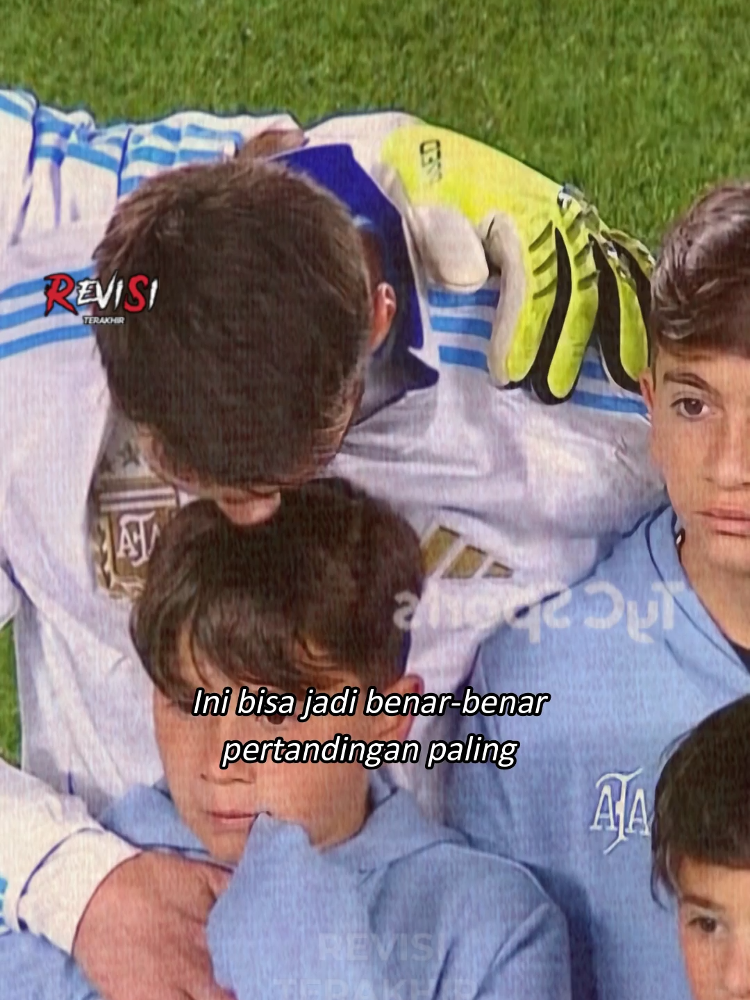 Messi tak kuasa menahan tangis dalam laga terakhirnya bersama Argentina di kandang 🥺 #footballtiktok #sepakbola #footballl