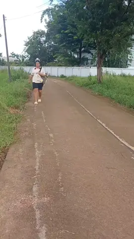 #ฉันแค่จะเก็บรองเท้าของฉัน🤣🤣 I'm just going to put my shoes away. #Funny #คลิปตลก 