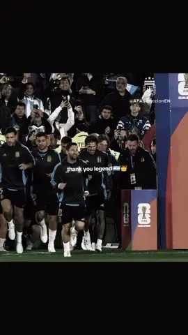 Argentina sukses mengalahkan Venezuela 3-0 dalam Kualifikasi Piala Dunia 2026, di mana momen ini menandai babak akhir karier internasional Messi. Messi kemudian menutup penampilan spesialnya dengan mencetak dua gol yang mempertegas kemenangan Tim Tango. Thank you messi, you have been the best captain for Argentina. Thank you legend🪄❤️‍🩹🇦🇷🇦🇷#messipensiun🥲🇦🇷 #messiargentina #argentina🇦🇷 #fypシ゚ #fyppp 
