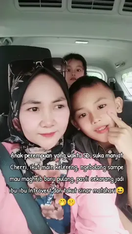 manjat pohon jambu, rambutan, sebarbar itu emnk yaa..😅 #masakecilbahagia #foryou #fypage #fypシ 