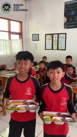 Program Makan Bergizi Gratis (MBG) adalah inisiatif pemerintah Indonesia yang bertujuan menyediakan makanan sehat dan bergizi bagi kelompok rentan, seperti anak usia sekolah, ibu hamil, dan ibu menyusui, untuk mengurangi masalah gizi buruk dan stunting, meningkatkan kualitas sumber daya manusia, dan menggerakkan ekonomi lokal.