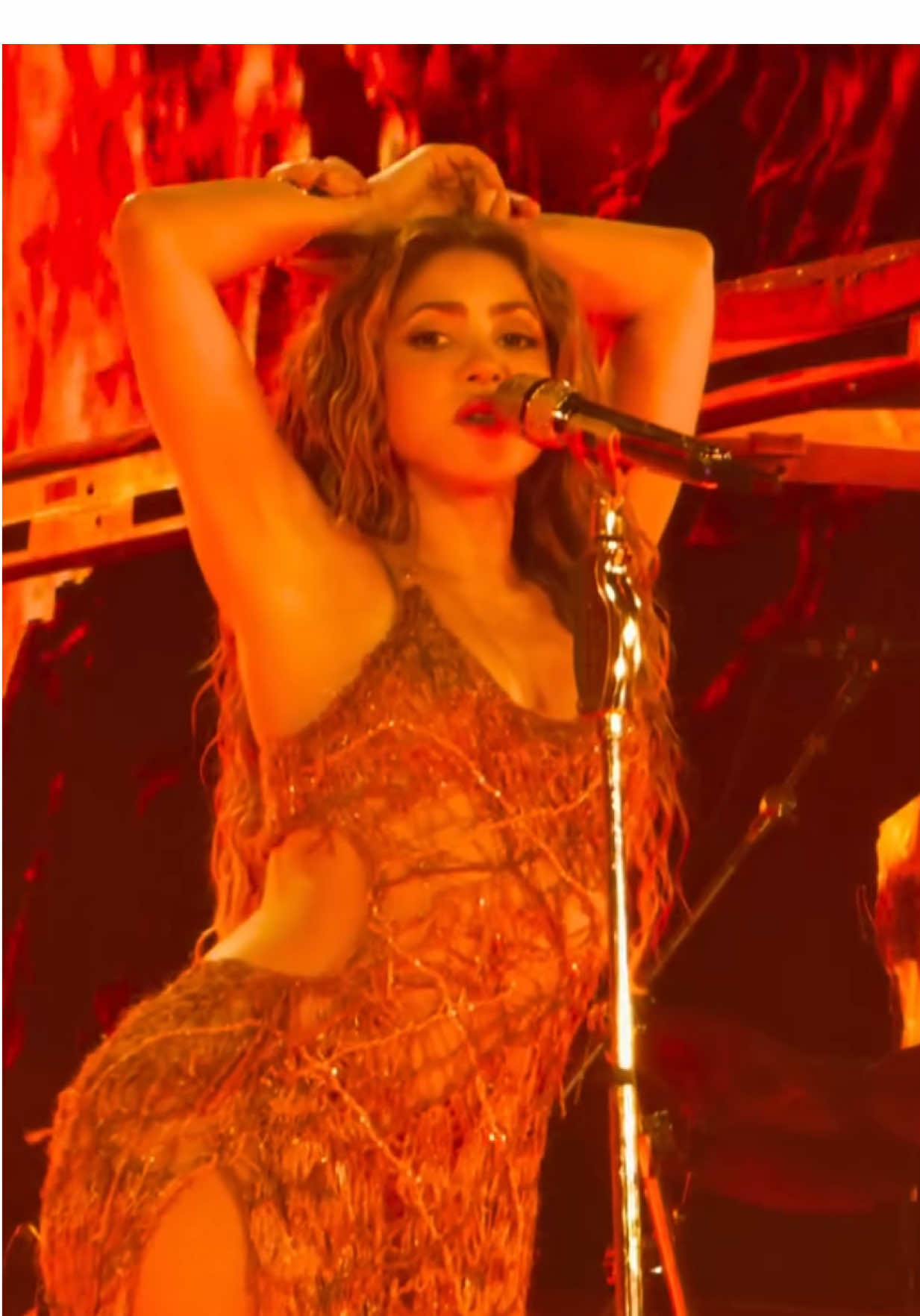 Shakira canta y baila “La Tortura” (Live in Querétaro - Night 1) #Shakira #LMYNL #LMYNLWorldTour #LMYNLWorldTourCDMX