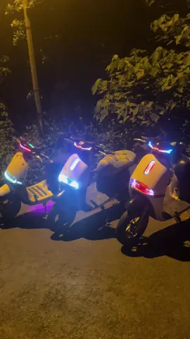 Mai đã phải đi học roi🥰#xuhuongtiktok #xediendo #dibao #yadea #osacar @Gia Bảo Hoàng🛵🛵 @congiuroidoitenn.ver2 