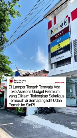 Sukses di market place, sekarang KONEK Store buka offline store di Jalan Lamper tengah nih. Sama dan tetap terlengkap dan termurah di Semarang dengan kualitas premium, worth it banget! Makin special karena KONEK Store merupakan KiiP Collections pertama di Semarang loh.  Koleksi lengkap  mulai TWS, Power Bank, Speaker, Headphone, Charger dll KONEK Store Jl. Lamper Tengah No. 421A Semarang @Konek Gadget Shop 