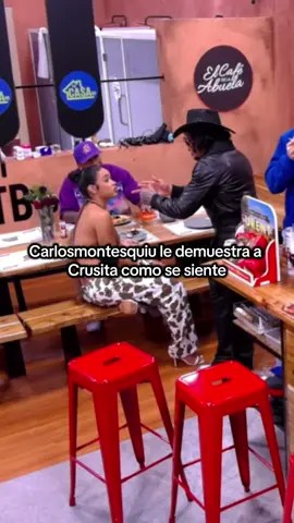 Carlosmontesquiu le Demuestra a Crusita al como se sienta 