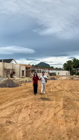 Tersisa 2 hari lagi promo 🇮🇩Semarak Kemerdekaan Bersama Golden Land🇮🇩 akan berakhir❗️  Berikut progres pembangunan rumah type 45 dan 70 di Golden Hawaii Residence 2 dekat dengan Bandara Singkawang✨️ Beli rumah di Golden Hawaii Residence berkesempatan mendapat hadiah sepeda listrik hingga hadiah menarik lainnya😍 Dalam rangka memeriahkan hari kemerdekaan Indonesia yang ke-80, Golden Land akan bagi