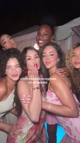 and that’s how we all met 🤭🤍 #TikTokTrends #trending #viral #baddies @Tiffany Kerr @Kailee @Persiabella @lilkoreangirl 