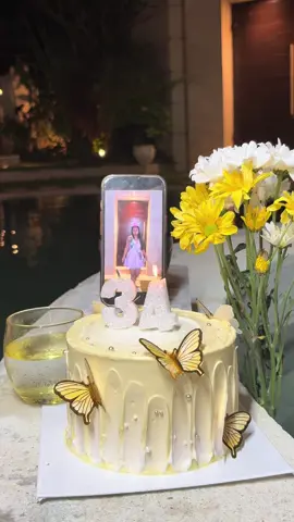 Di ulang tahun ini, gue peluk diri gue sendiri. Lo hebat, lo kuat, lo udah sejauh ini sendiri. Gak apa-apa gak ada pasangan, yang penting anak gue bahagia.