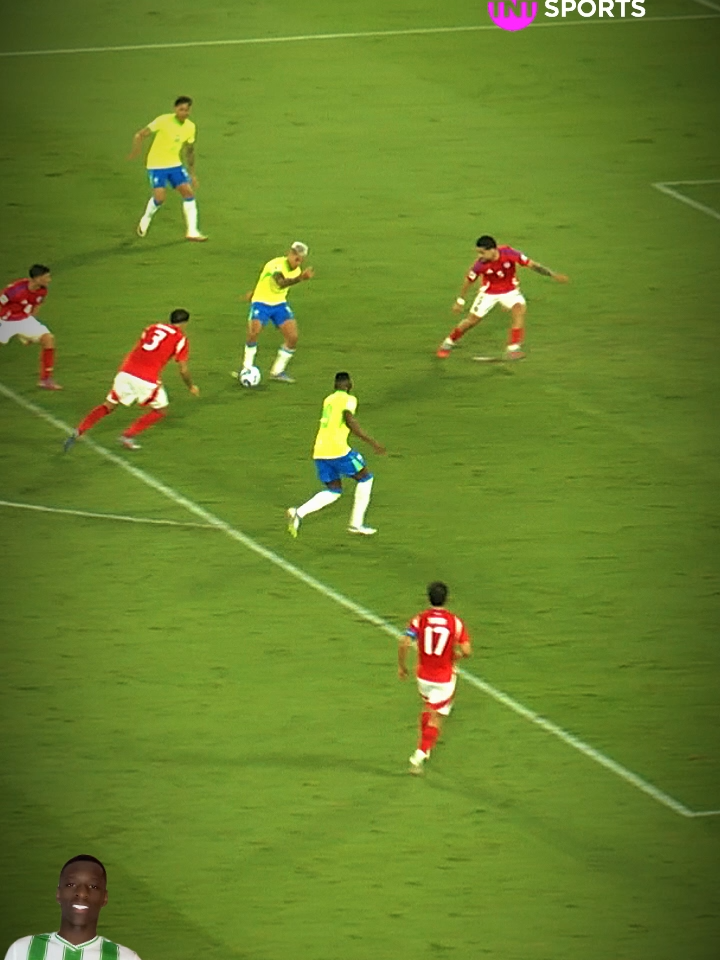 O LUIZ HENRIQUE TIROU O CHILE PRA DANÇAR! 🤣🕺🏿 O atacante da #SeleçãoBrasileira entrou fazendo a festa com a defesa chilena! E o Bruno Guimarães (@brunoguimaraes) acabou com o baile do cara e completou o chute pro fundo do gol! 👀 #FutebolBrasileiro #tiktokesportes #today #futebol #hoje #luizhenrique