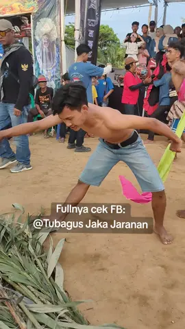 Enggak sakit kok cuma geli-geli aja  #budayajawa #jarankepang #jarkep #kudakepang #kudalumping #jathilan #jatilan #jaranan #mendemjaranan👹👹 #jaranan #kesenianjaranan 