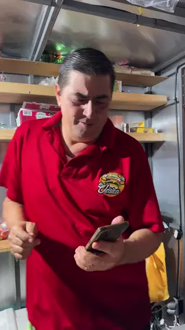 Diosito… no es que te quiera presionar,🤨 Porque yo sé que tú conviertes el agua en vino 🍷… ¿me conviertes los likes en clientes? 🙏 Y si no es mucho pedir… mándame aunque sea uno que otro tragón que se aparezca diario. ¡No seas malito, acuérdate de mi 🙏🙏🙏🙏🙏🍔🍔🌭🍟