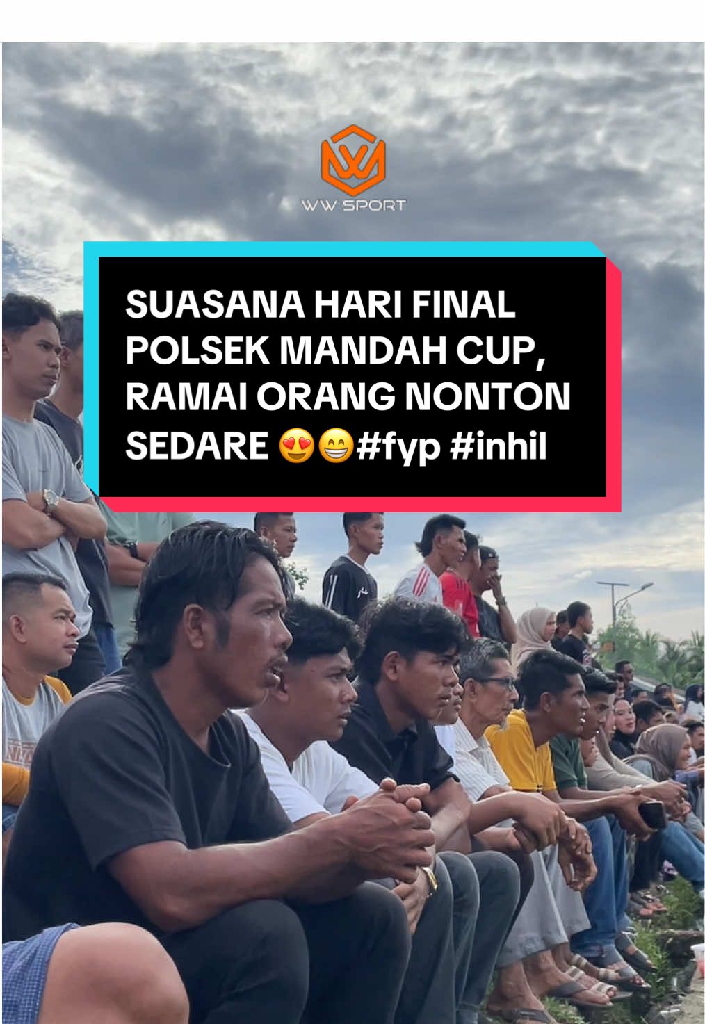 SUASANA HARI FINAL POLSEK MANDAH CUP, RAMAI ORANG NONTON SEDARE , siape aje ni yang nonton semalam ??? 😍😁#fyp #inhil 
