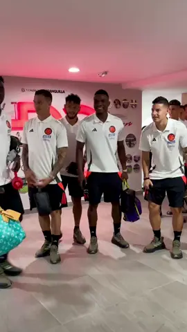 🎥 ¡𝟏, 𝟐, 𝟑 𝐲 𝐚𝐬𝐢́ 𝐧𝐨𝐬 𝐟𝐮𝐢𝐦𝐨𝐬 𝐚 𝐝𝐞𝐬𝐜𝐚𝐧𝐬𝐚𝐫, 𝐒𝐎𝐌𝐎𝐒 𝐌𝐔𝐍𝐃𝐈𝐀𝐋𝐈𝐒𝐓𝐀𝐒, 𝐂𝐎𝐋𝐎𝐌𝐁𝐈𝐀!🕺 #LaSeleNosUne🇨🇴