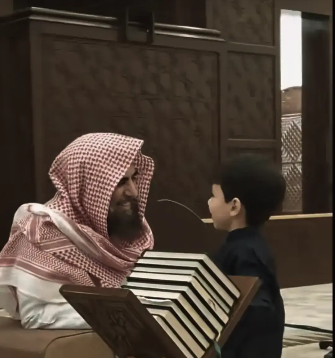 المُستَمِع لِلقُرآن شَرِيك للقارئ في الأجر ، في كُل حرف حسنة ، والحسنة بعشر أمثالها ، والله يضاعف لمن يشاء . #ارح_سمعك_بالقران #قرآن_كريم_راحة_نفسية🌷🌻 #اللحيدان #النبرة_اللحيدانية #محمد_اللحيدان 