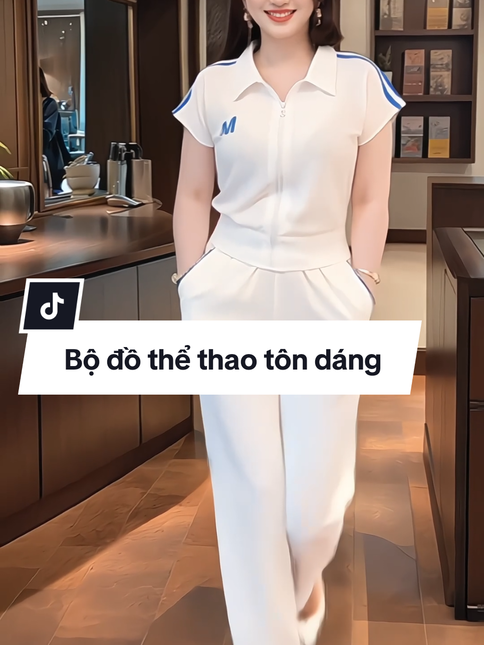 Bộ đồ nữ set thể thao cộc tay kẻ sọc vai, có khoá kéo, in hình chữ M - Form dáng chuẩn, tôn dáng chuẩn xinh #setdothethaonu #bodothethaonu #setthethaoxinh #setdonu #xuhuong 
