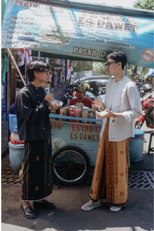Bersama sarung milzam siap menemani aktivitasmu 🙌🏻 Cek etalase ya!  #sarung #sarungmilzam #saeungtenun #sarunganasyik #sarunglokal 