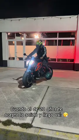 Ojo pero no le acepto la salida a nadie, suerte para la próxima 😬😆😆😆🤟🏻😎#viral_video #viralllllll #viralditiktok #ktmsuoerduke1290r 
