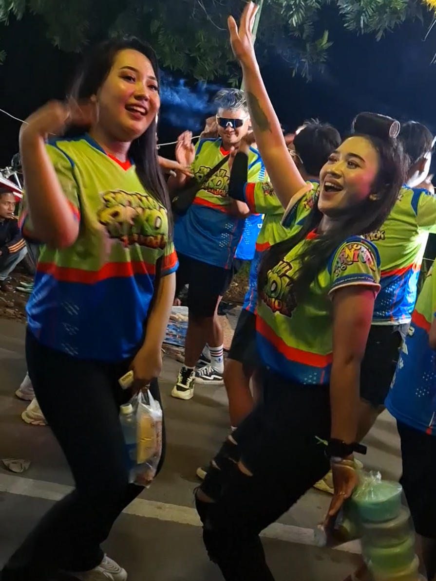 yo ngono rukun hehe 😁😁 #party #dancerkarnaval #karnaval #soundviral #karnavalterbaru 