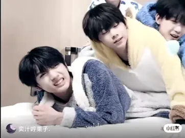 aa 2 đứa này, có ai lại che mắt tui ik ,bạo quá à...  #guiheng💛💜桂恒 #QuếHằng #xhh #zhangguiyuan_张桂源_TrươngQuếNguyên #TrầnDịchHằng_Chenyiheng_陈奕恒 