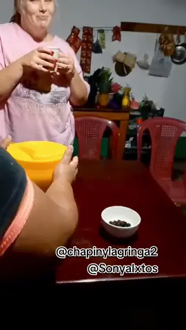 #lagringa tomando atol de mosh conocido atol de avena🇬🇹🇬🇹🥰🥰❤️🙏🥹 #chapinylagringa #losgringuitos #chapingringos #losweritos🤭 @Sonya Ixtos @chapinylagringa2 @chapinylagringa3 