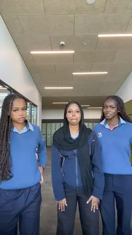 what’s that lil thing in the back.. #fyp #melb #viral #school 