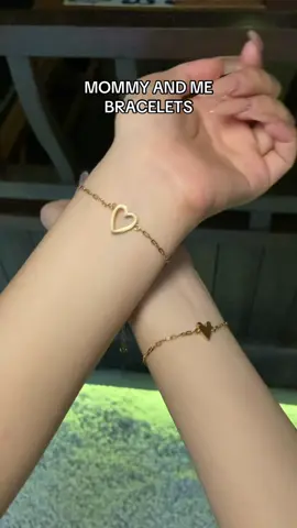 These are the absolute sweetest matching bracelets. Perfect for a mommy and me moment.❤️🥹🫶#mommyandme #momanddaughter #matchingbracelets #Love #giftideas 