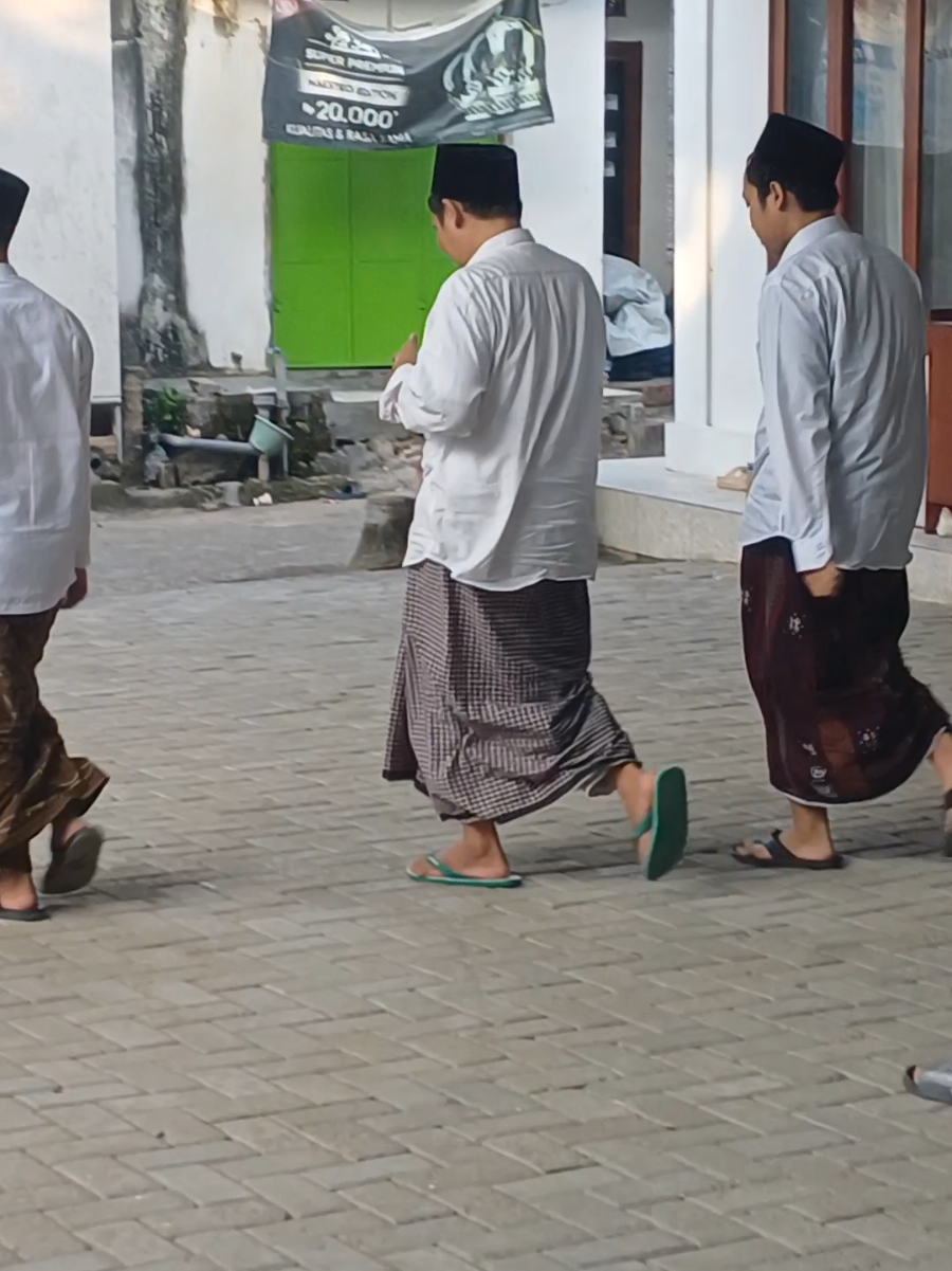Peringatan Maulid Nabi Muhammad SAW di Pesantren Al Qur'an LP3iA Narukan bersama Gus Baha dan keluarga beserta para Habaib yang dihadiri ribuan jamaah dan muhibbin  #maulid #lp3ia  #gusbaha 
