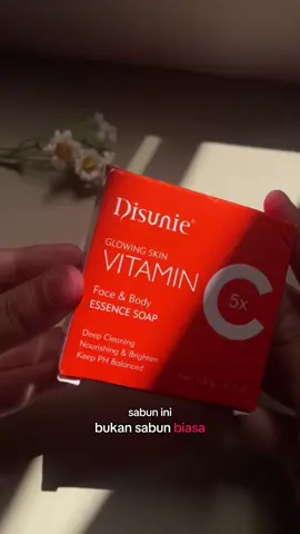 Buat yang mau kulit nya cerah bisa cobain pake ini pakenya rutin yaaaa  #skincare #badan #sabun #viral 
