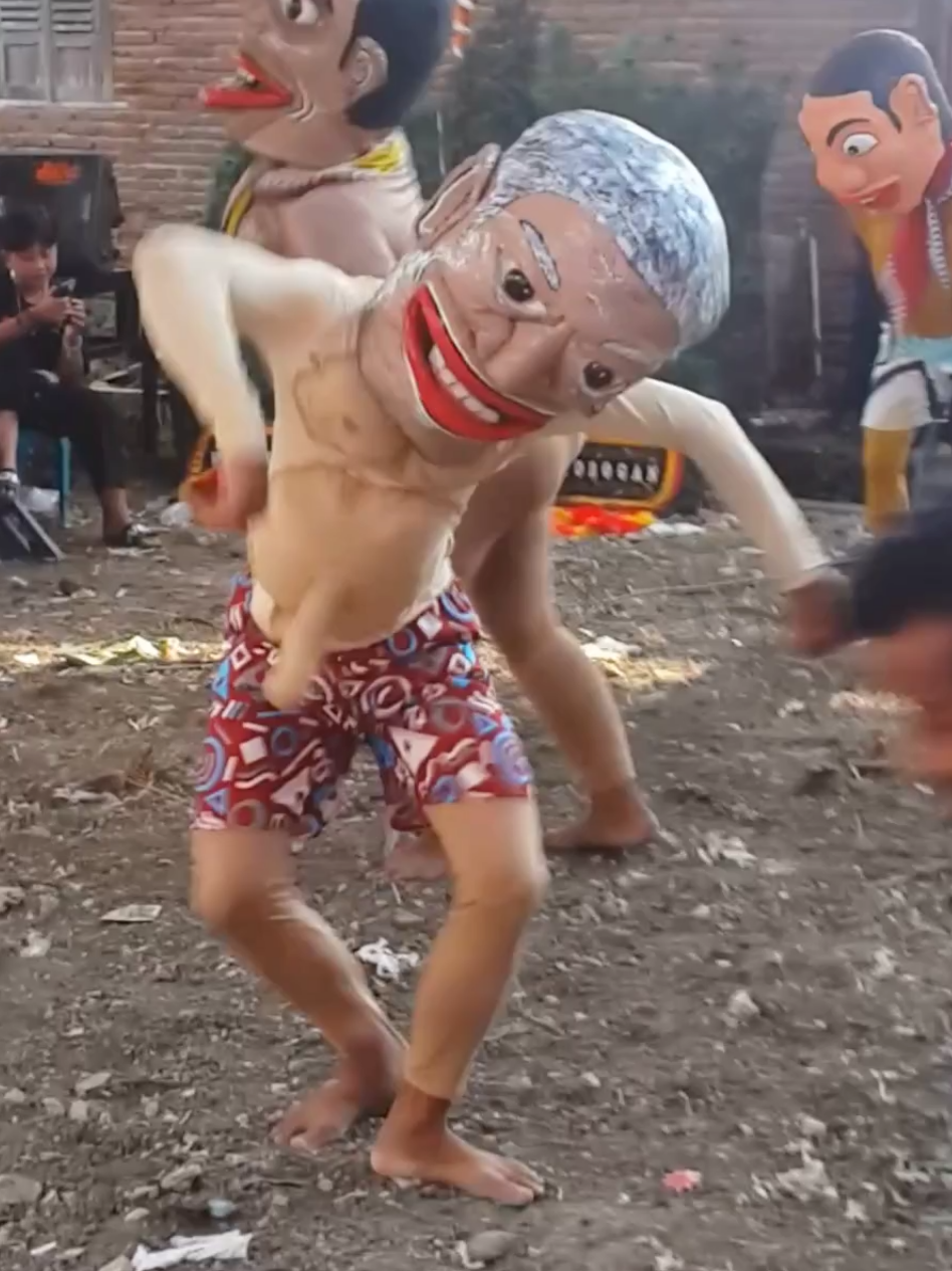 Badut Kesenian Jawa Udel Bodong Lucu Pol 😆😆 #badutlucu #badutviral #fypシ゚viral🖤tiktok 