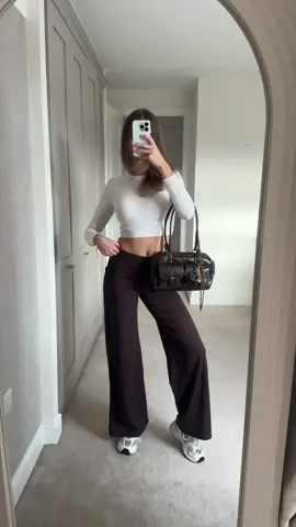 An easy everyday autumn wear but still cute🫶🤎