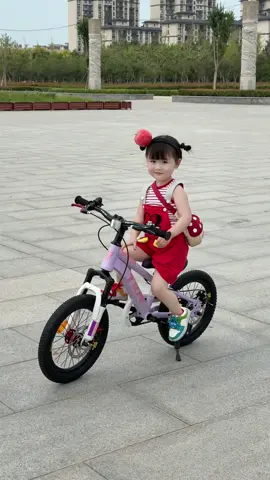 简单的快乐，开心的笑容。🤣🤣🤣#萌娃#可爱骑行日常#小朋友的快乐很简单#记录日常生活里的快乐瞬间 