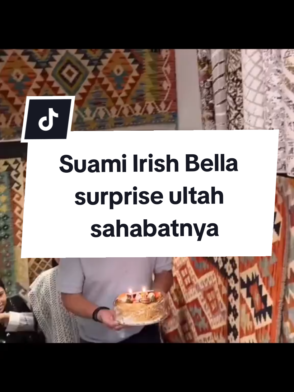 Suami Irish Bella saat memberi Surprise buat sahabatnya yg berulang tahun. Masalahnya katanya ada yg aneh,dimana letak keanehan nya🙄🤔 #irishbella #artist #viral #twitter #fyp 