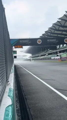 Just a Malaysia thingy 🇲🇾😂 Welcome to Sepang huehue #sepang #simdriver #racing #sepangcircuit #malaysia 