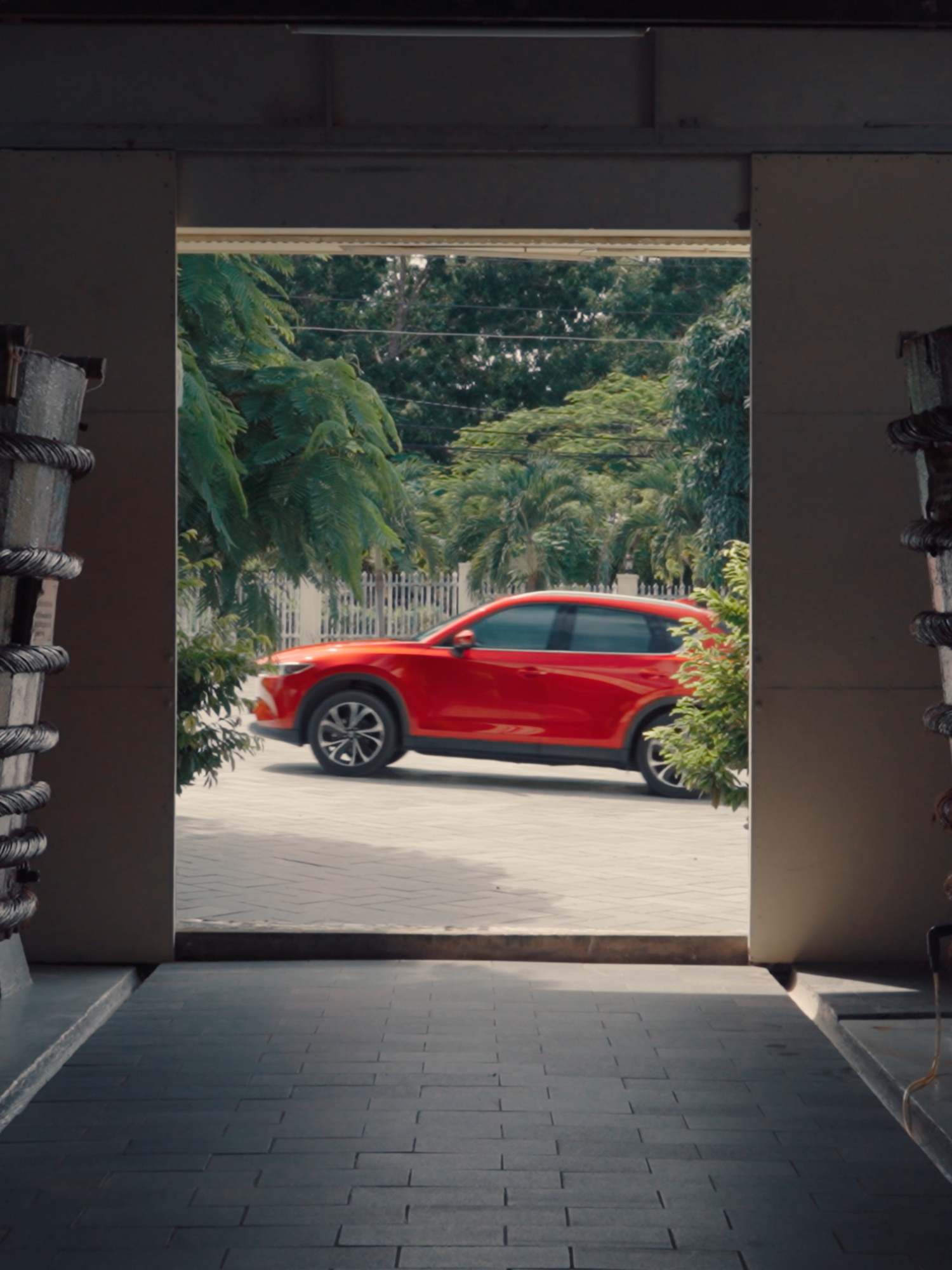 Mazda CX-5 đồng hành cùng những nghệ nhân gìn giữ làng nghề, đưa giá trị truyền thống lan tỏa đến nhiều miền đất mới. Với giá bán tốt nhất phân khúc, doanh số dẫn đầu cùng DNA sản phẩm độc đáo của thương hiệu Mazda, CX-5 không chỉ là mẫu SUV bán chạy, mà còn là lựa chọn khẳng định phong cách sống hiện đại, tinh tế và đáng tin cậy trên mỗi hành trình. #mazdavietnam #mazda  – • Trang chủ: https://mazdamotors.vn/ • Hệ thống Mazda Showroom: https://mazdamotors.vn/dai-ly • Hotline hỗ trợ: 1900 5455 91