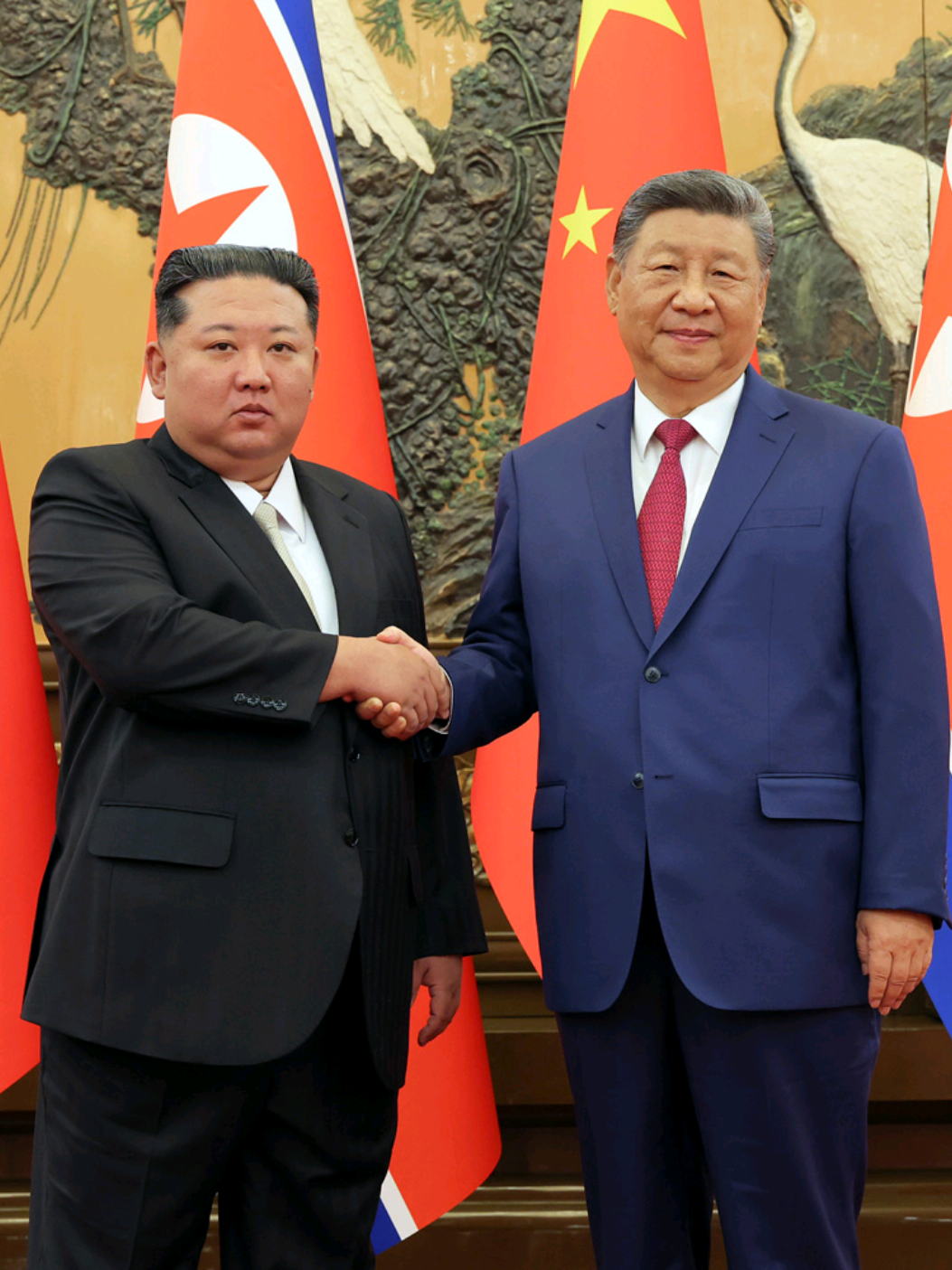 Kim Jong Un Has Talks with Comrade Xi Jinping Kim Jong Un, General Secretary of the Workers' Party of Korea and President of the State Affairs of the Democratic People's Republic of Korea, held talks with Xi Jinping, General Secretary of the Central Committee of the Communist Party of China and President of the People's Republic of China, at the Great Hall of the People on the afternoon of September 4. Comrade Kim Jong Un was warmly welcomed by Comrade Xi Jinping. The two leaders exchanged greetings with delight and posed for a commemorative photo in front of the national flags of their respective countries. Kim Jong Un expressed gratitude to the Chinese party, government, and people for their warm and sincere hospitality. He congratulated them on the successful and splendid commemorations marking the 80th anniversary of the victory in the Chinese People’s War of Resistance against Japanese Aggression and the World Anti-Fascist War, describing it as a grand political festival. He said that China had demonstrated its firm determination to defend world peace and clearly shown its important international status and influence through the occasion. On behalf of the Chinese party, government, and people, Xi Jinping once again warmly welcomed Kim Jong Un’s visit. He noted that Kim’s participation in the commemorations served as an important demonstration of the DPRK’s firm will to defend the achievements of victory in the Second World War and to further strengthen the friendly and cooperative ties between the two parties and the two countries. Xi Jinping emphasized that China and the DPRK are good neighbors, good friends, and good comrades who share a common destiny and support each other. He stressed that the Chinese party and government attach great importance to the traditional China-DPRK friendship and are committed to safeguarding, consolidating, and developing these ties. He further affirmed that, regardless of how the international situation may change, this stance will remain unchanged, and China will continue to support the DPRK in advancing its socialist cause along a path suited to its own conditions. Kim Jong Un reaffirmed that the deep friendship between the DPRK and China remains unchanged despite global shifts, and that it is the steadfast will of the WPK and the DPRK government to steadily develop relations with China. He declared that the DPRK will, as always, firmly support and encourage the positions and efforts of the Communist Party of China and the government of the People’s Republic of China in safeguarding national sovereignty, territorial integrity, and development interests. During their talks, the two leaders held a candid exchange of views on enhancing high-level visits and strategic communication between the DPRK and China. They also briefed each other on their independent policy positions in the field of foreign affairs. The discussions further touched on strengthening strategic cooperation and jointly safeguarding common interests in regional and international affairs. The talks took place in a warm and friendly atmosphere. That evening, Xi Jinping hosted a reception in honor of Kim Jong Un.#FYP #fypシ   #fypシ゚viral  #金正恩  #김정은 #DPRK  #кимченын  #kimjongun #NorthKorea  #คิมจ็องอึน #kimilsung #hochiminh  #risolju #korea  #tiktokindia #kim #kimilsung #kimjongil #كيمجونغعن #キム・ジョンウン  #किमजोंगउन #CoréeduNord #CoreadelNorte #СевернаяКорея #nordkorea #북한 #เกาหลีเหนือ  #CoreiadoNorte #coreadelnord #noordkorea #nordkorea #donaldjohntrump #Trump #الشمالية #将军 #金正恩氏 #CoreadelNorte #北朝鮮 #朝鲜 #충의 #恩情 #朝鲜半岛 #NorthKoreaNews #DPRKNews #KoreanPeninsula #朝鮮半島 #조선반도 #忠诚 #太阳 #白头山 #백두산 #KimYoJong #元帅 #김정일 #김일성 #김요정 #地表最强 #地表最强80后 #最强80后 #忠誠 #HiDPRK #你好朝鲜 #xijingping #中国 #China 
