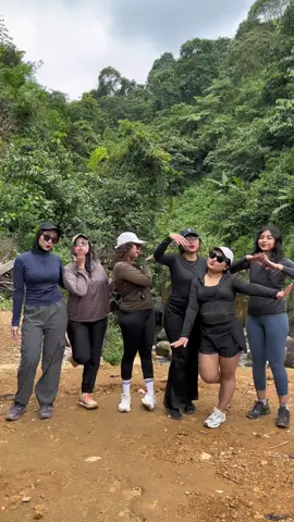 wapurzz 🧟‍♀️🦹‍♀️ @karin @you.know.who @Elika 🐰 @Yeppo @yas #curugciburial #trekking #curugbogor  