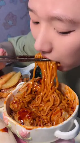 ròn Mì hoành thánh tôm cua trứng dẻo! Ăn kèm gà rán ngon tuyệt! #mukbang #food #eating #eatingsounds #delicious     