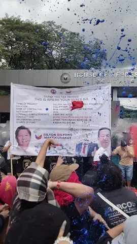 Ganito kakalmado ang mamamayan! Ibalik ninyo ang ninakaw ninyo! Galit ang taumbayan. Kailangan mapanagot ang mga tiwali at magnanakaw! Habang bilyon-bilyon ang pondo sa flood control projects, kakaunti at katiting ang pondo para sa basikong serbisyo para sa mamamayan. Magkita tayo sa mga susunod pang mobilisasyon, mga kabataan! ✊ #DPWHKorap #MarcosSingilinDutertePanagutin #FloodControlProjects
